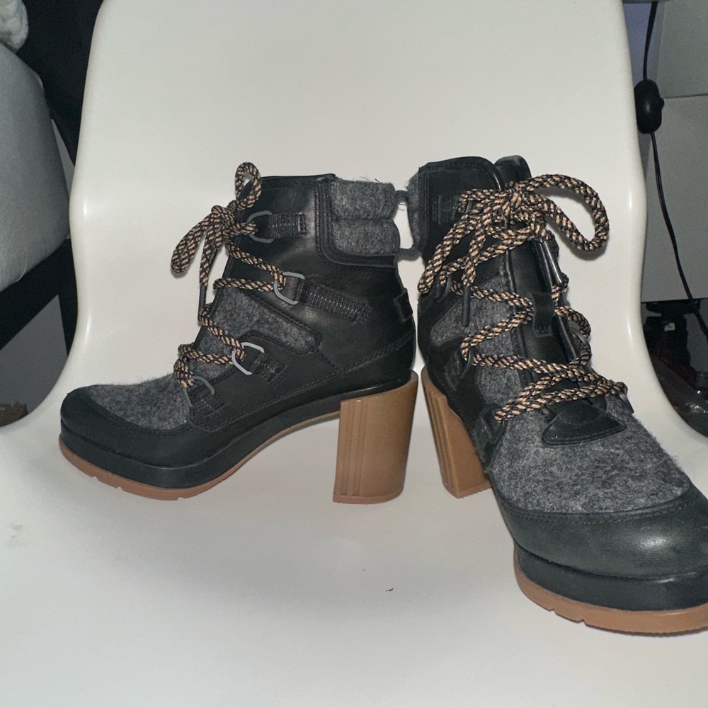 SOREL women’s healed boots
